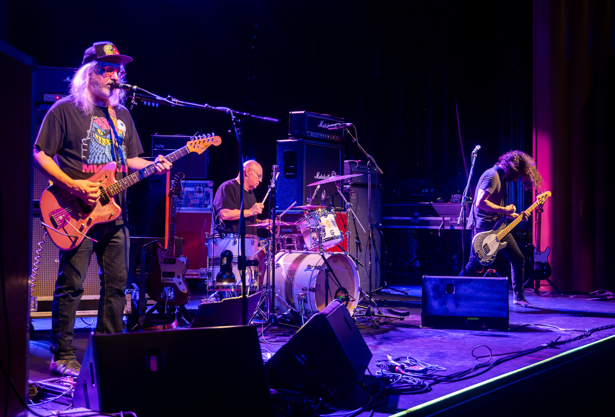 Dinosaur Jr. live performance